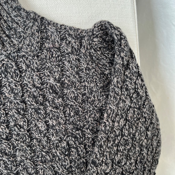 Tahari (S) wool-blend ombré mock neck sweater in grey & black. - Picture 4 of 16
